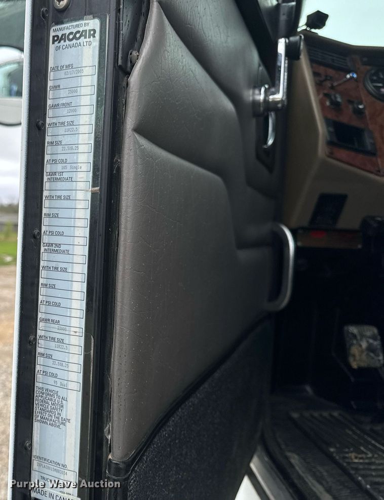 image for item EH6642 2005 Peterbilt PB335 truck cab and chassis