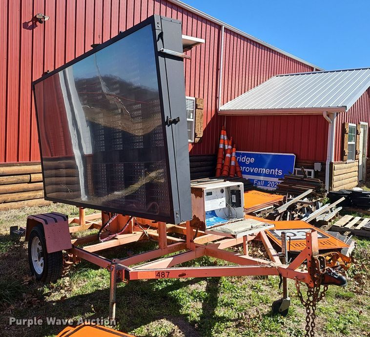 image for item EJ6120 2003 Wanco WILMB-S-LL(A)M message board trailer