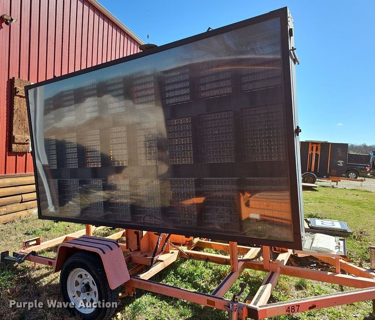 image for item EJ6120 2003 Wanco WILMB-S-LL(A)M message board trailer