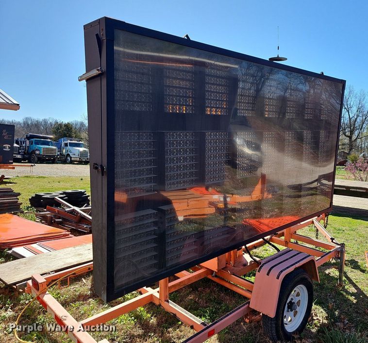 image for item EJ6120 2003 Wanco WILMB-S-LL(A)M message board trailer