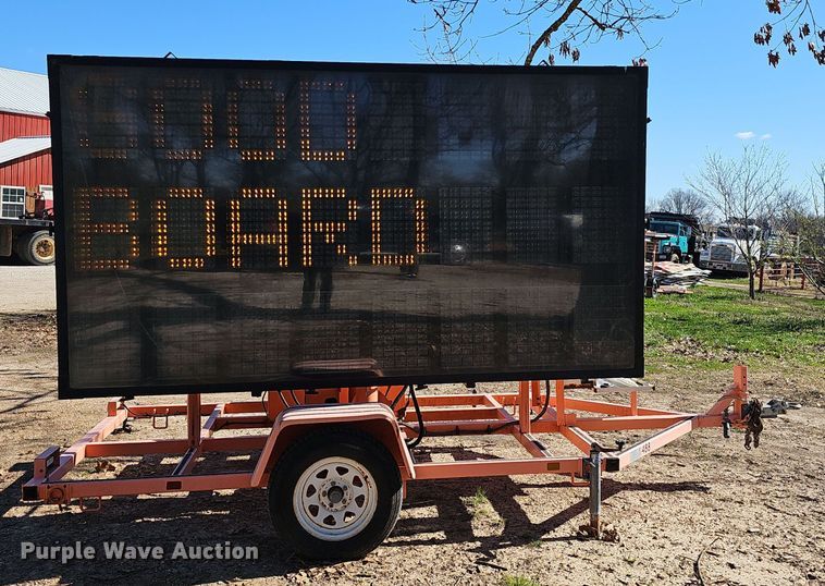 image for item EJ6121 2003 Wanco WTLMB-S-LL(A) message board trailer 