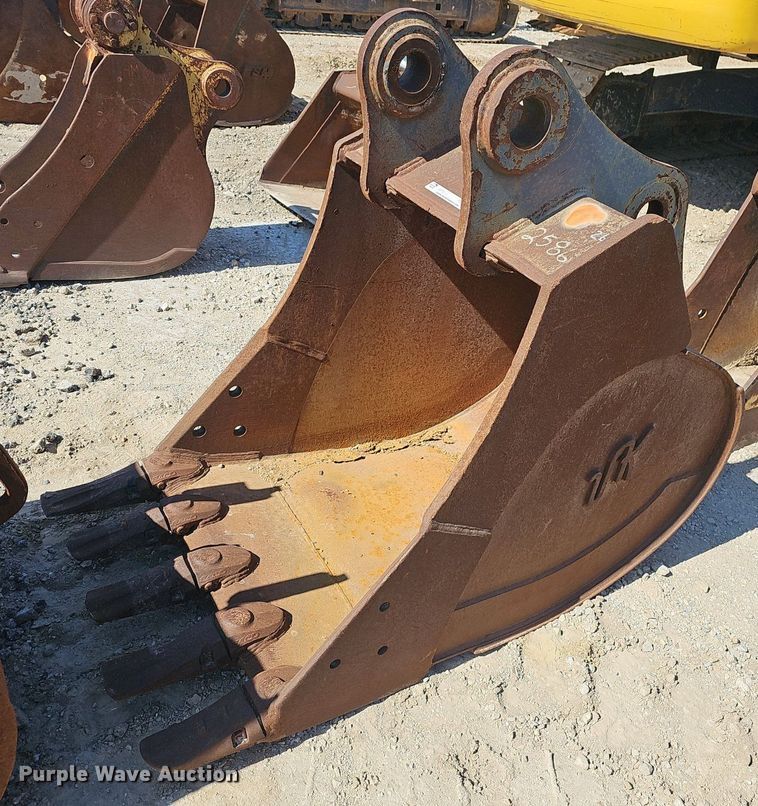 image for item EJ6131 (3) excavator buckets