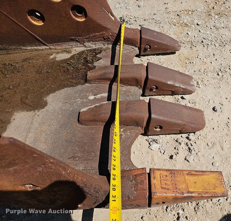 image for item EJ6133 (3) excavator buckets