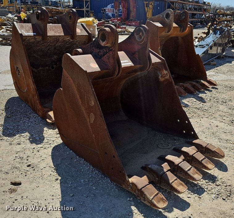 image for item EJ6136  (2) excavator buckets