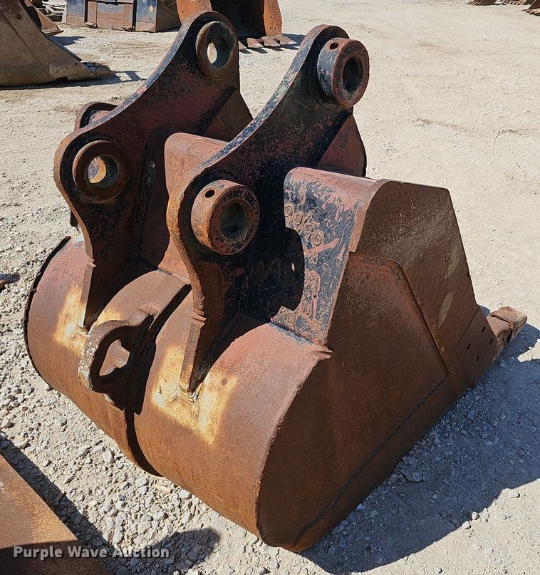 image for item EJ6136  (2) excavator buckets