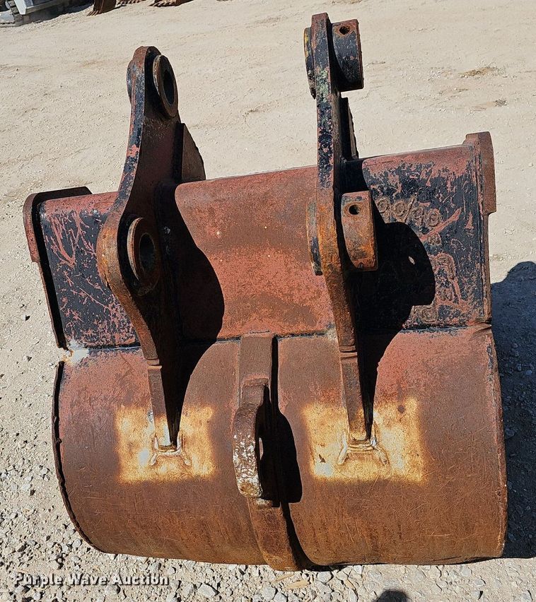 image for item EJ6136  (2) excavator buckets