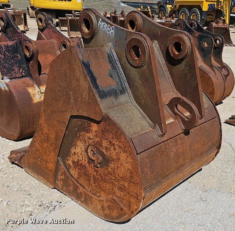 image for item EJ6136  (2) excavator buckets