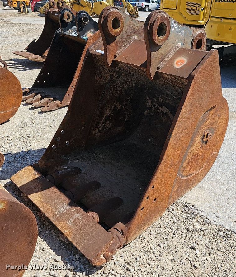 image for item EJ6136  (2) excavator buckets