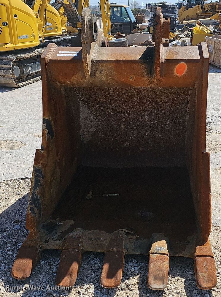 image for item EJ6137 Strickland SK350 excavator bucket