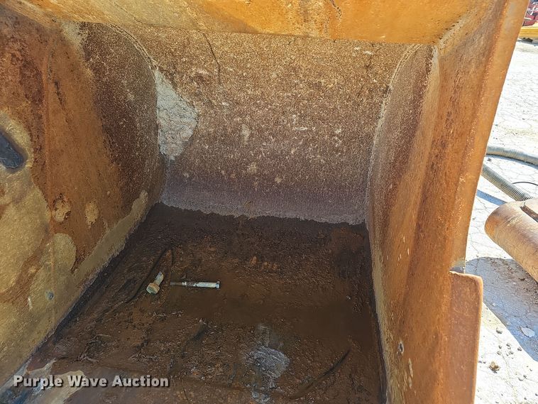 image for item EJ6137 Strickland SK350 excavator bucket