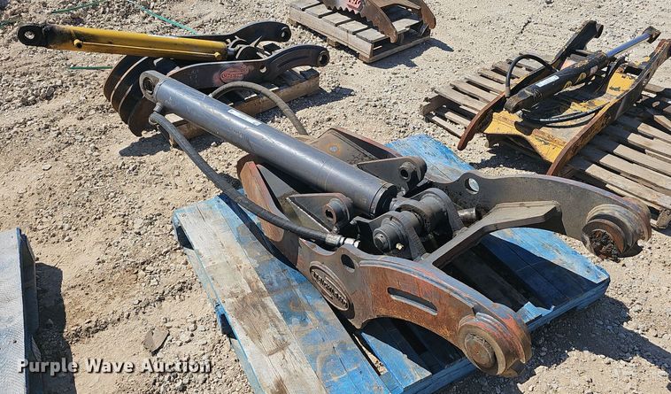 image for item EJ6147 Strickland SK140 excavator thumb