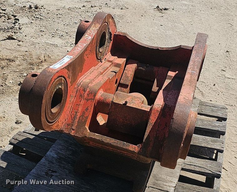 Esco quick coupler in Walnut Grove, MO Item EJ6154 for sale Purple Wave