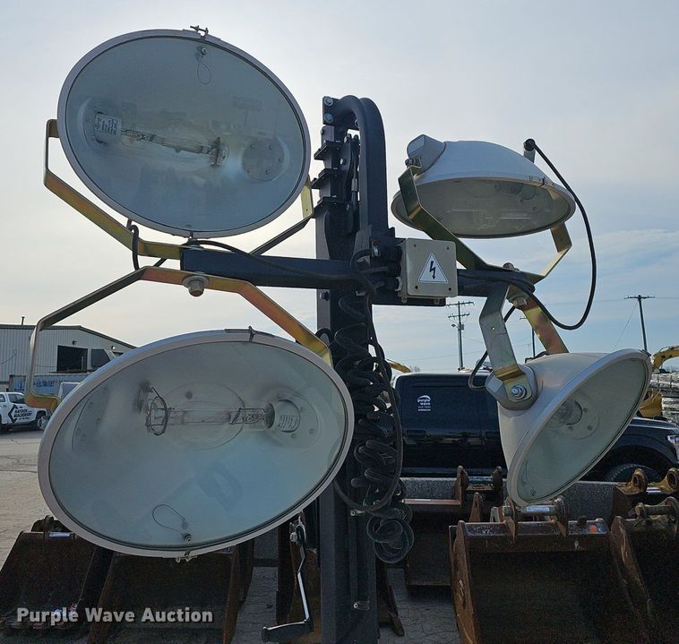 image for item EJ6156 2017 Generac  Magnum light plant