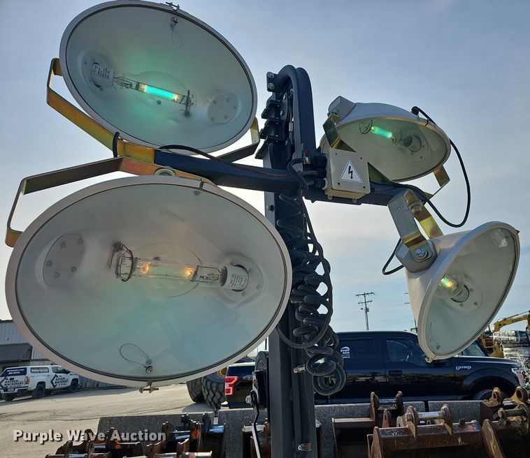 image for item EJ6156 2017 Generac  Magnum light plant