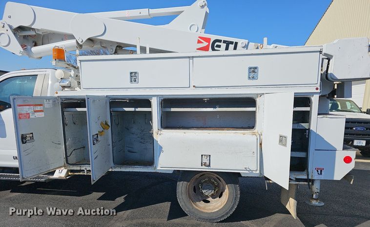image for item EJ6163 2018 Ford F550 Super Duty XL bucket truck