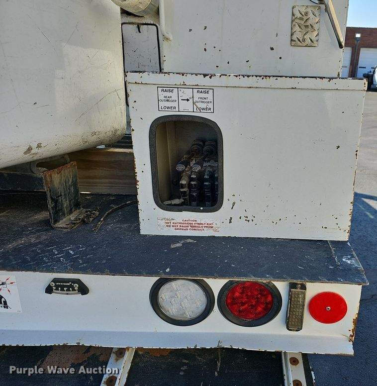 image for item EJ6163 2018 Ford F550 Super Duty XL bucket truck