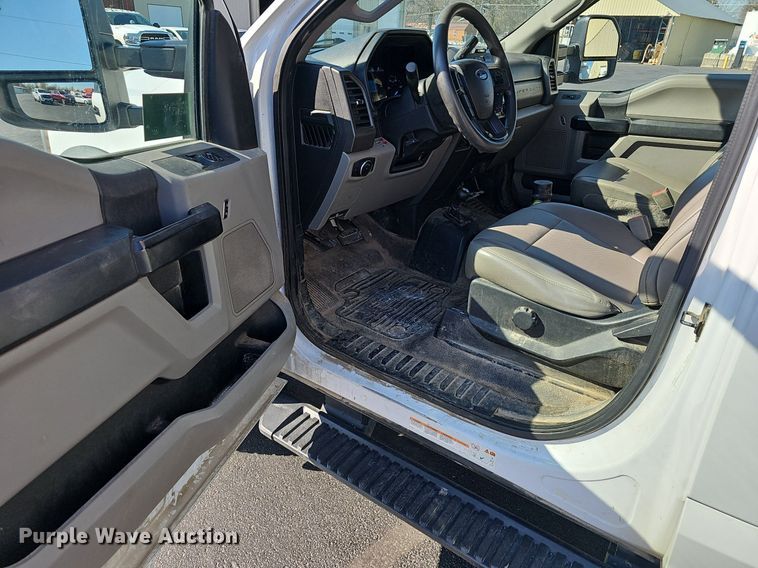 image for item EJ6163 2018 Ford F550 Super Duty XL bucket truck