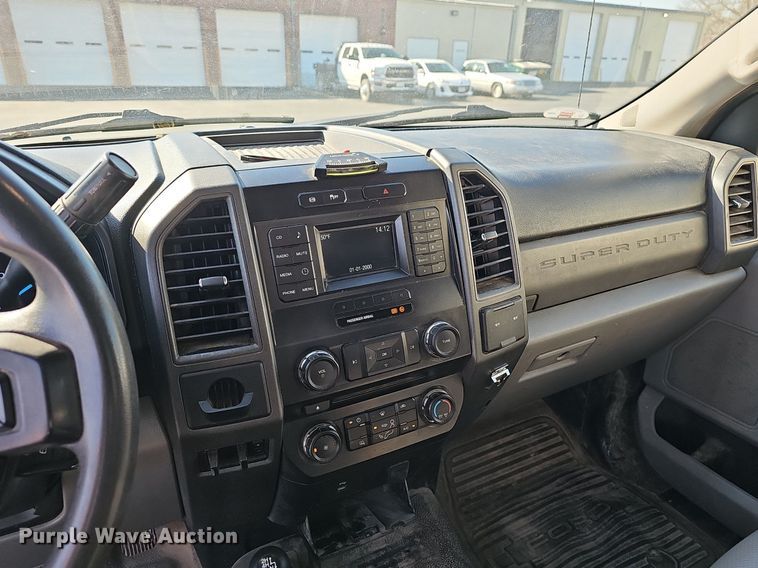 image for item EJ6163 2018 Ford F550 Super Duty XL bucket truck