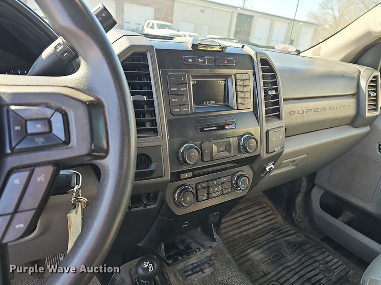 image for item EJ6163 2018 Ford F550 Super Duty XL bucket truck