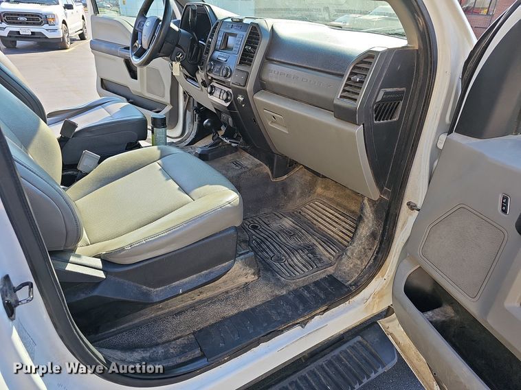 image for item EJ6163 2018 Ford F550 Super Duty XL bucket truck