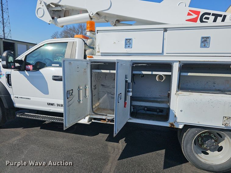 image for item EJ6164 2018 Ford  F550 Super Duty XL bucket truck