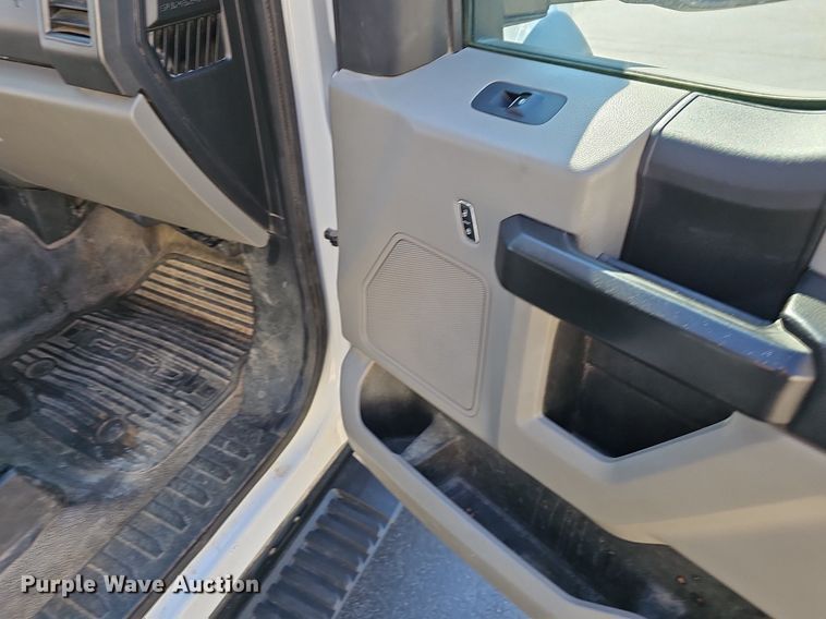 image for item EJ6164 2018 Ford  F550 Super Duty XL bucket truck