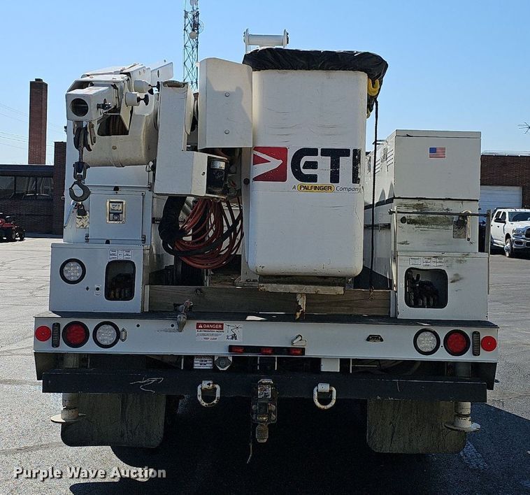 image for item EJ6165 2017 Ford F550 Super Duty XL bucket truck