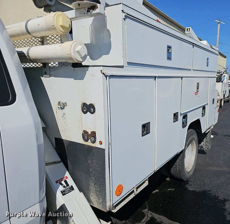 image for item EJ6165 2017 Ford F550 Super Duty XL bucket truck