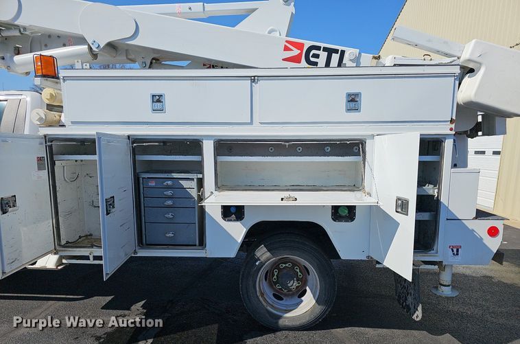 image for item EJ6165 2017 Ford F550 Super Duty XL bucket truck