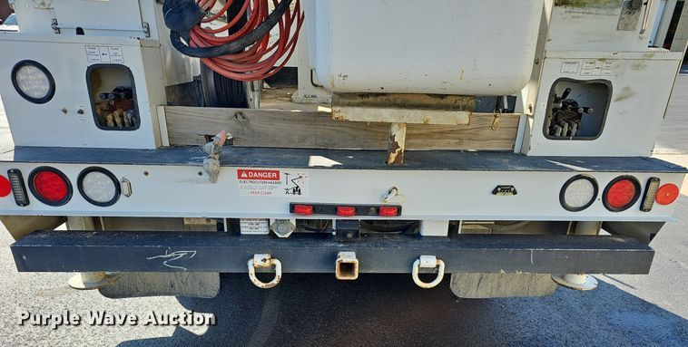 image for item EJ6165 2017 Ford F550 Super Duty XL bucket truck