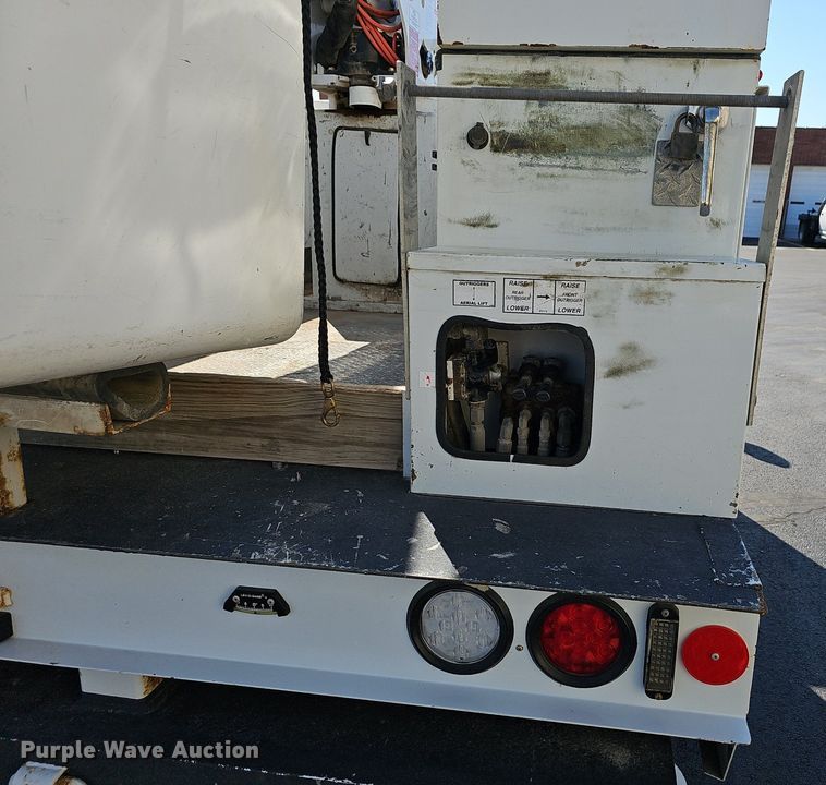 image for item EJ6165 2017 Ford F550 Super Duty XL bucket truck