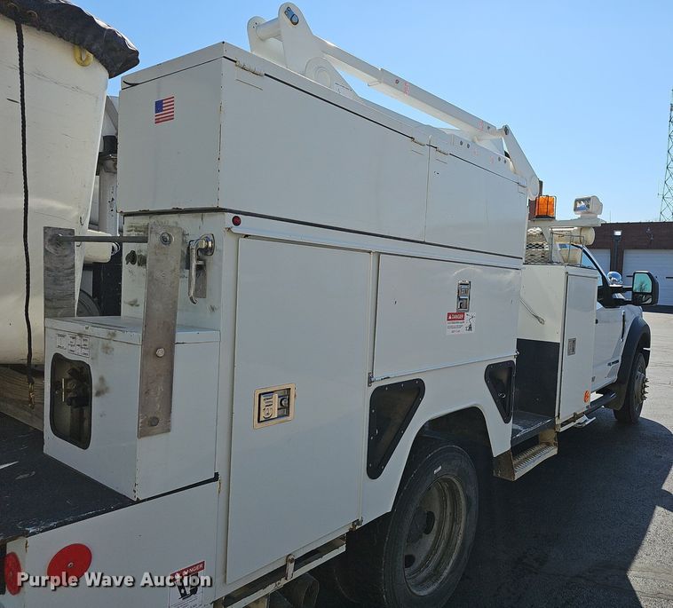 image for item EJ6165 2017 Ford F550 Super Duty XL bucket truck