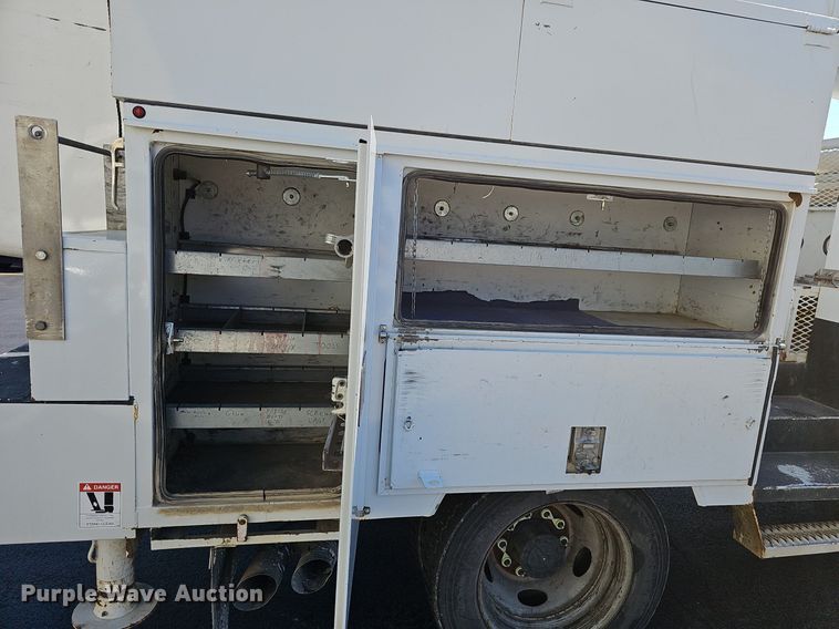 image for item EJ6165 2017 Ford F550 Super Duty XL bucket truck