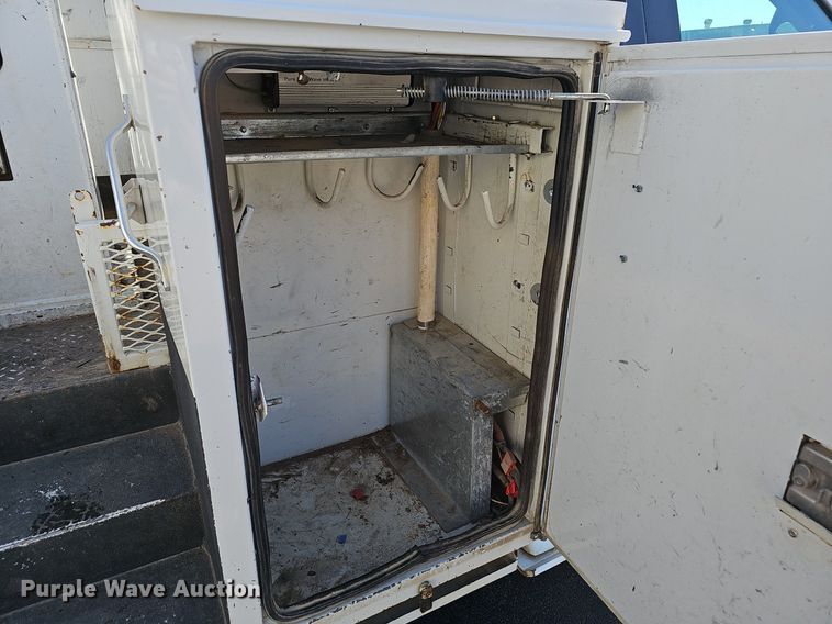 image for item EJ6165 2017 Ford F550 Super Duty XL bucket truck