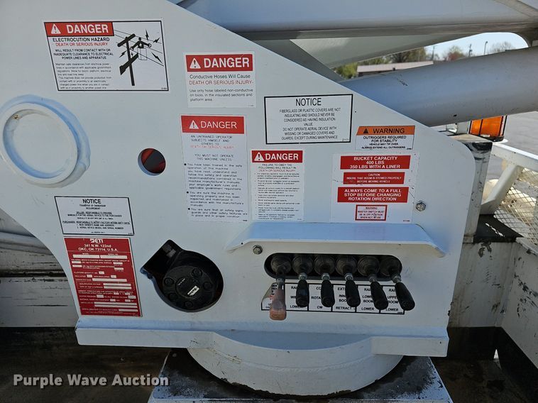 image for item EJ6165 2017 Ford F550 Super Duty XL bucket truck