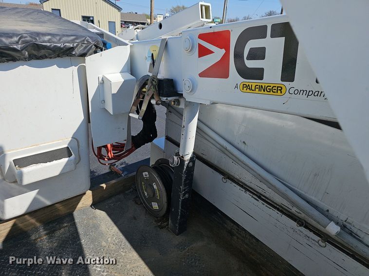 image for item EJ6165 2017 Ford F550 Super Duty XL bucket truck