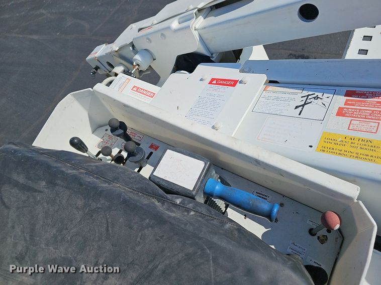 image for item EJ6165 2017 Ford F550 Super Duty XL bucket truck