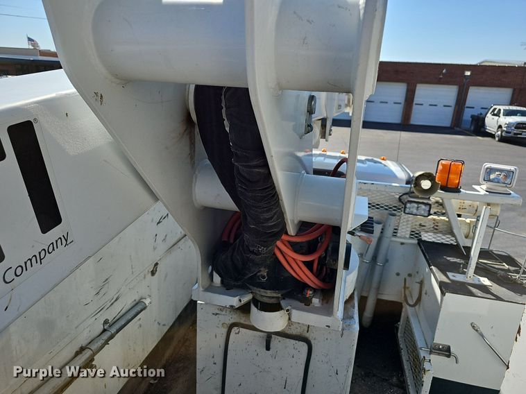 image for item EJ6165 2017 Ford F550 Super Duty XL bucket truck