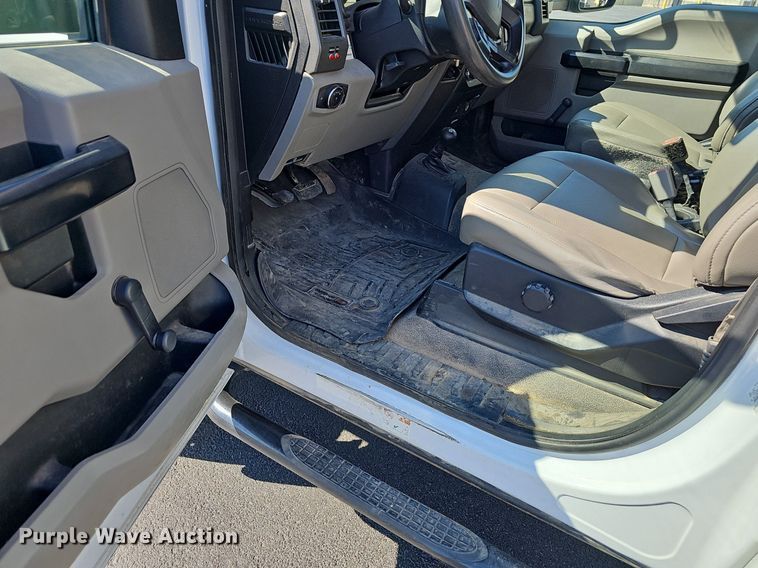 image for item EJ6165 2017 Ford F550 Super Duty XL bucket truck