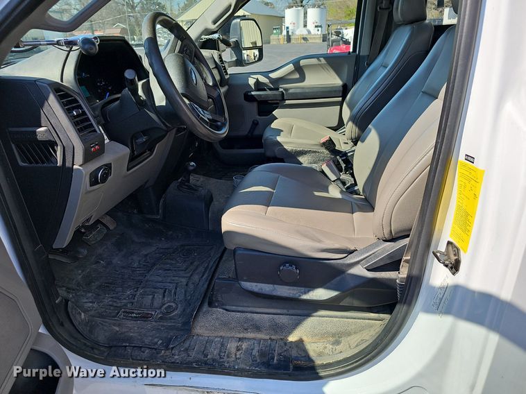 image for item EJ6165 2017 Ford F550 Super Duty XL bucket truck