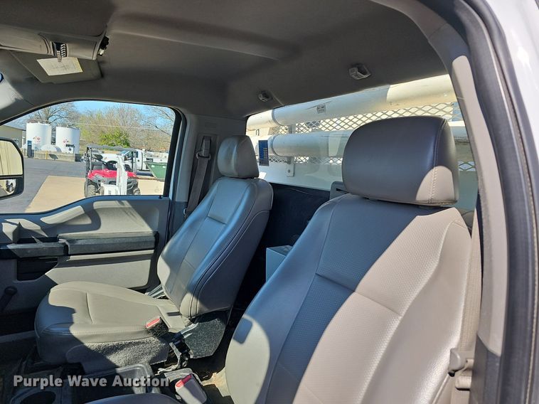 image for item EJ6165 2017 Ford F550 Super Duty XL bucket truck