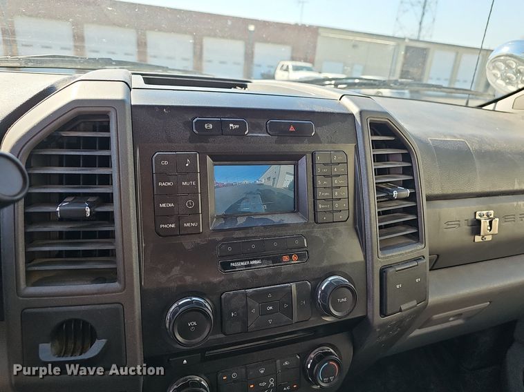 image for item EJ6165 2017 Ford F550 Super Duty XL bucket truck