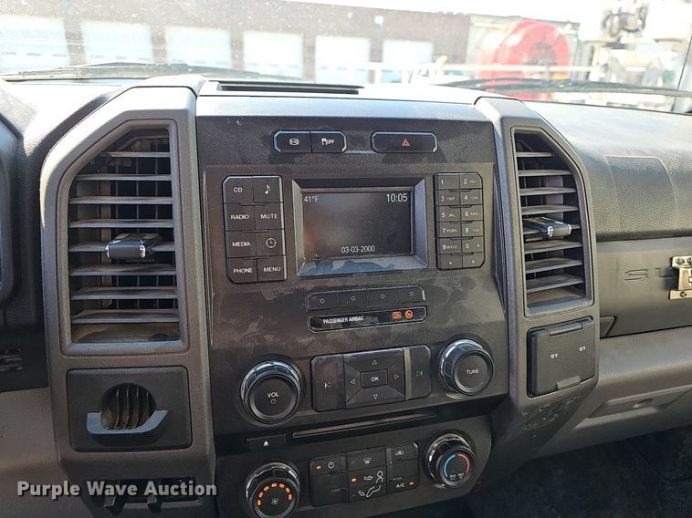 image for item EJ6165 2017 Ford F550 Super Duty XL bucket truck