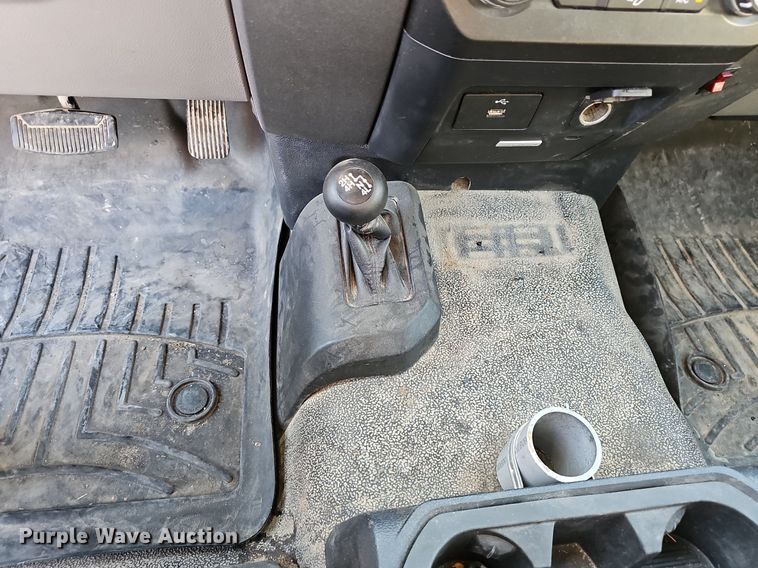 image for item EJ6165 2017 Ford F550 Super Duty XL bucket truck