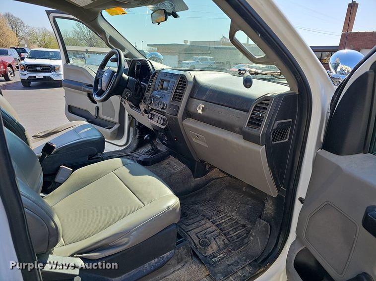 image for item EJ6165 2017 Ford F550 Super Duty XL bucket truck