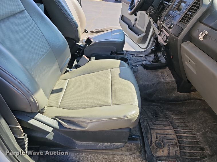 image for item EJ6165 2017 Ford F550 Super Duty XL bucket truck