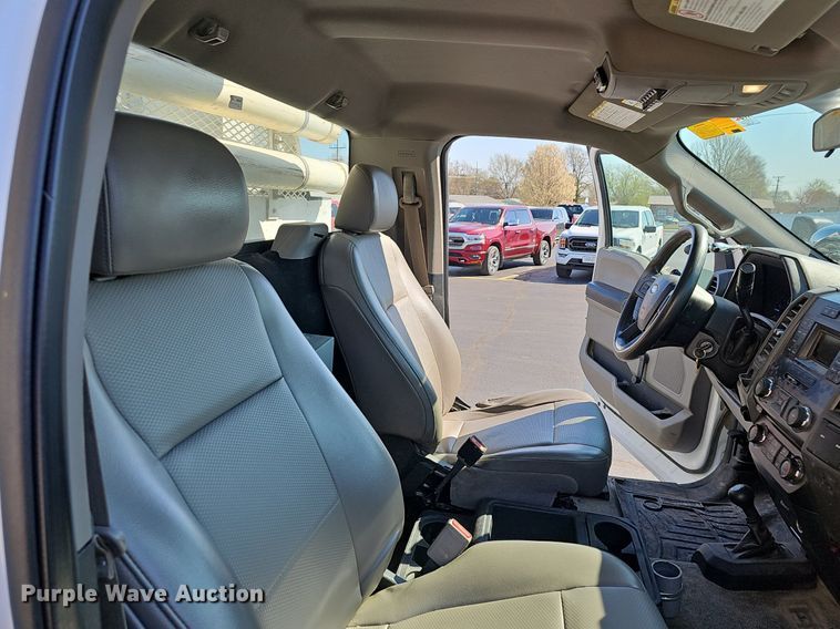 image for item EJ6165 2017 Ford F550 Super Duty XL bucket truck