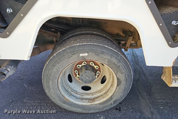 image for item EJ6165 2017 Ford F550 Super Duty XL bucket truck