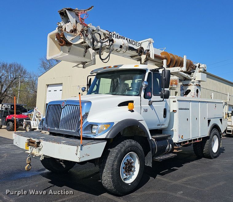 image for item EJ6166 2006 International 7400 digger derrick truck