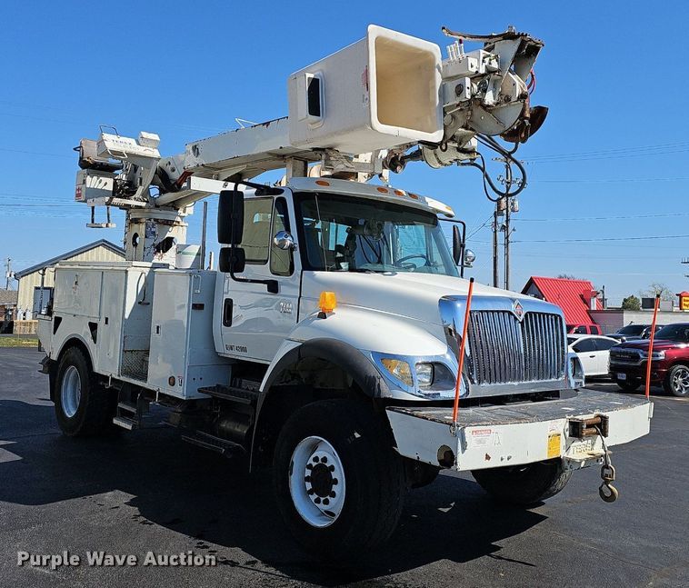 image for item EJ6166 2006 International 7400 digger derrick truck